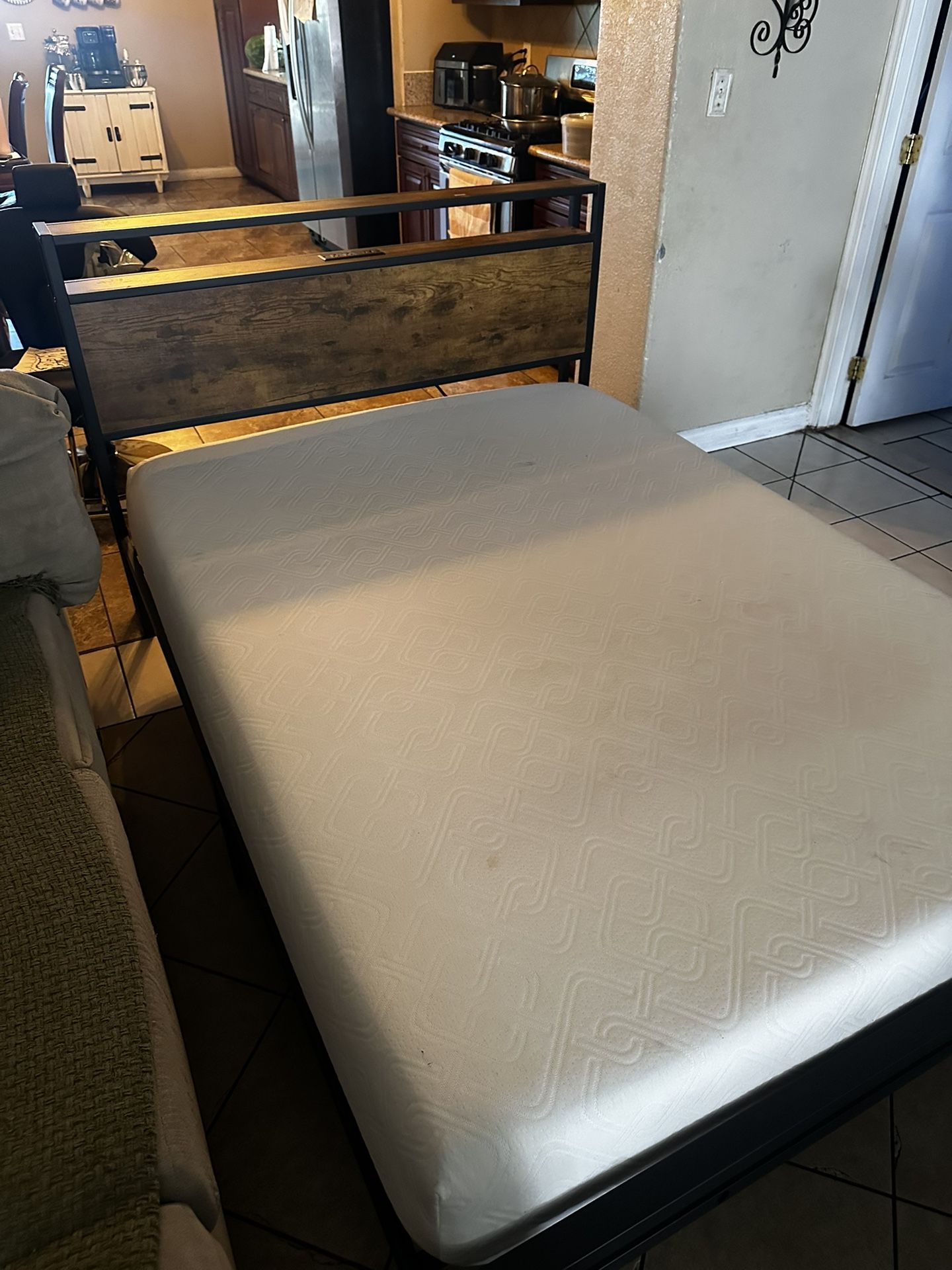 Full Size Bed Frame With Mattress