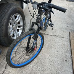 Genesis Mountain Bike—26in Wheels And Tires!!!