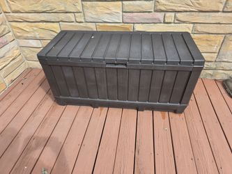 Deck box