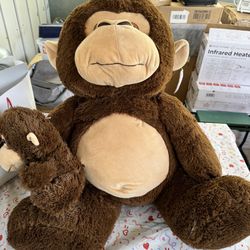 Giant Monkey With Baby Monkey