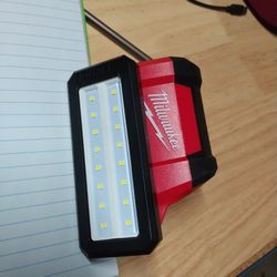 Milwaukee M12 Rover* Service & Repair Flood Light W/USB Charging