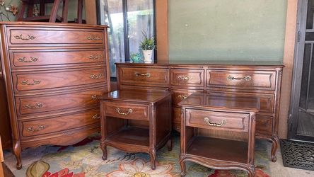 Gorgeous Henredon French provincial solid wood set
