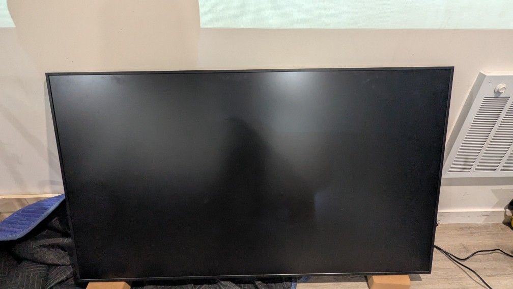 65" Samsung  TV  4K UHD QMR Series