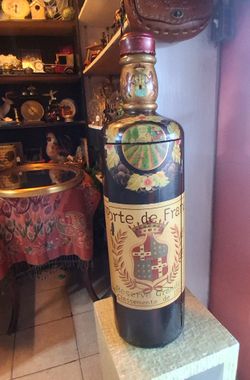 Vintage bottle-shaped wine Cabinet