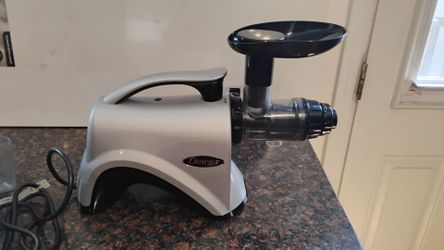 Omega NC800HDS Masticating Juicer