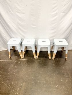 18 in. H Backless Stackable Metal Frame Bar Stools (Set of 4), White