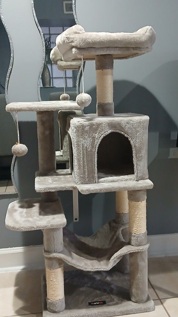 Cat Tree/ Casa Para Gatos
