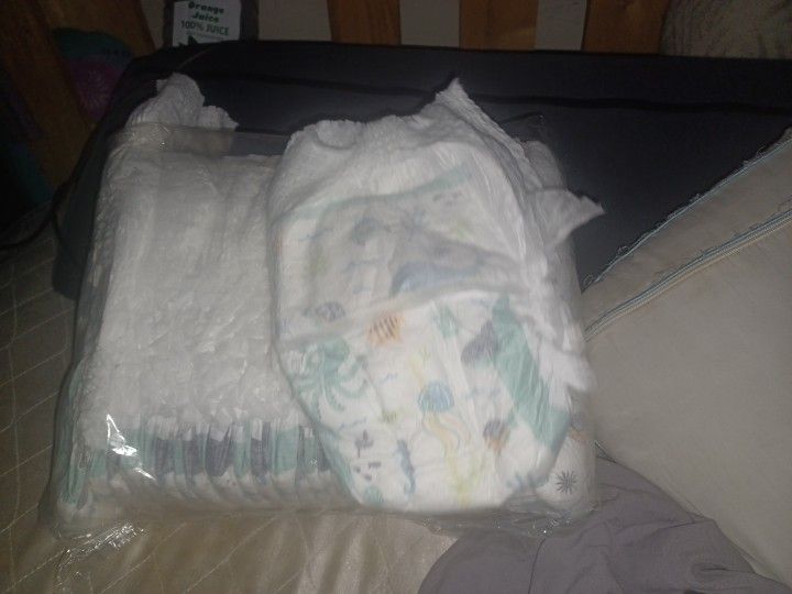 Bag of 3T Pampers Pull ups