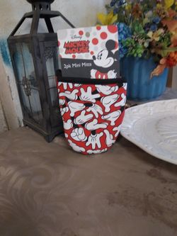 Disney Mickey 2 Pk Mini Mitts NIP $3