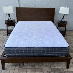 Queen size bedroom set, it’s like new. mattress included. I can deliver for an additional cost. 