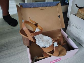 Women's Shoes Size 9.5/ 10