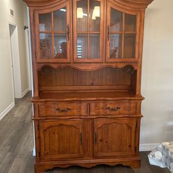 Maple dining room hutch