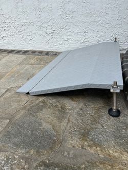 Wheelchair ramp adjustable to 8 inch