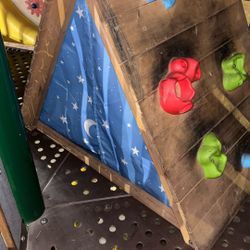 Kidcraft A-Frame Hideaway Climber (SOLD OUT ONLINE!!!)