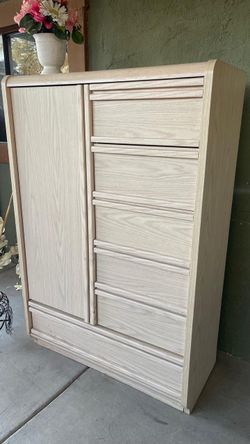 Beatiful Palliser tall chest whit door  6 drawers