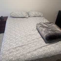 Queen Size Bed Along With Bed frame Included 