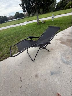 Folding gravity lounge chair