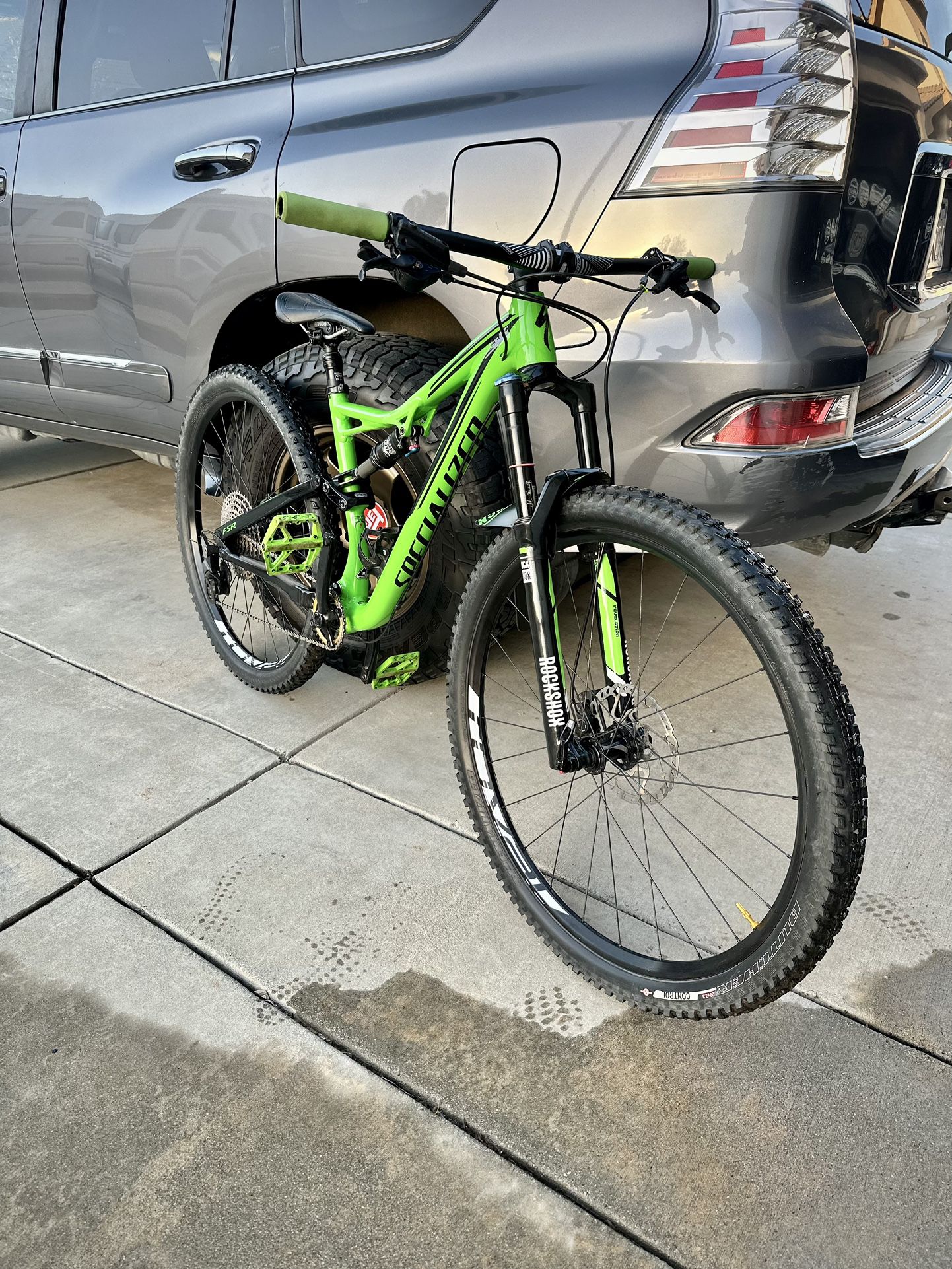 Specialized Stumpjumper 29” FSR full suspension mountain bike