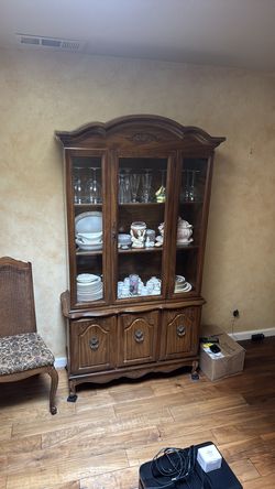 Antique china cabinet! Flawless condition!