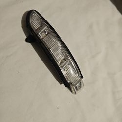 07-09 Benz CL CLS E S-Class Right Side Door Mirror Turn Signal Light