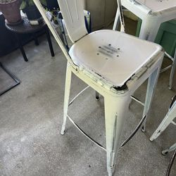 A Set Of Four Metal Chairs Either Leave As Is Or Repaint $50 Excellent