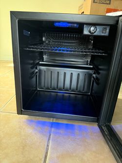 mini fridge with led light (40 can)