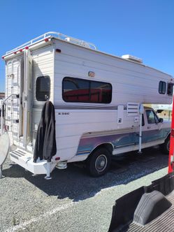 Cabover camper