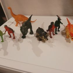 8 Dinausor Toy