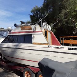 BAYLINER Cabin cruiser Fishing Boat. 1993 