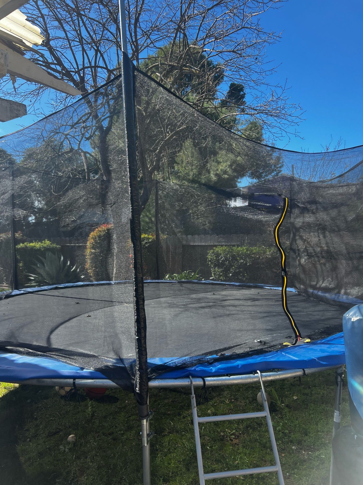 16’ Trampoline 