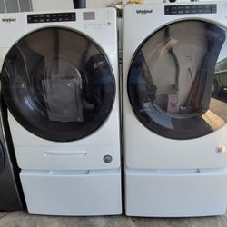 Like New Whirlpool Front Load Washer And Gas Dryer Set With Pedestals 