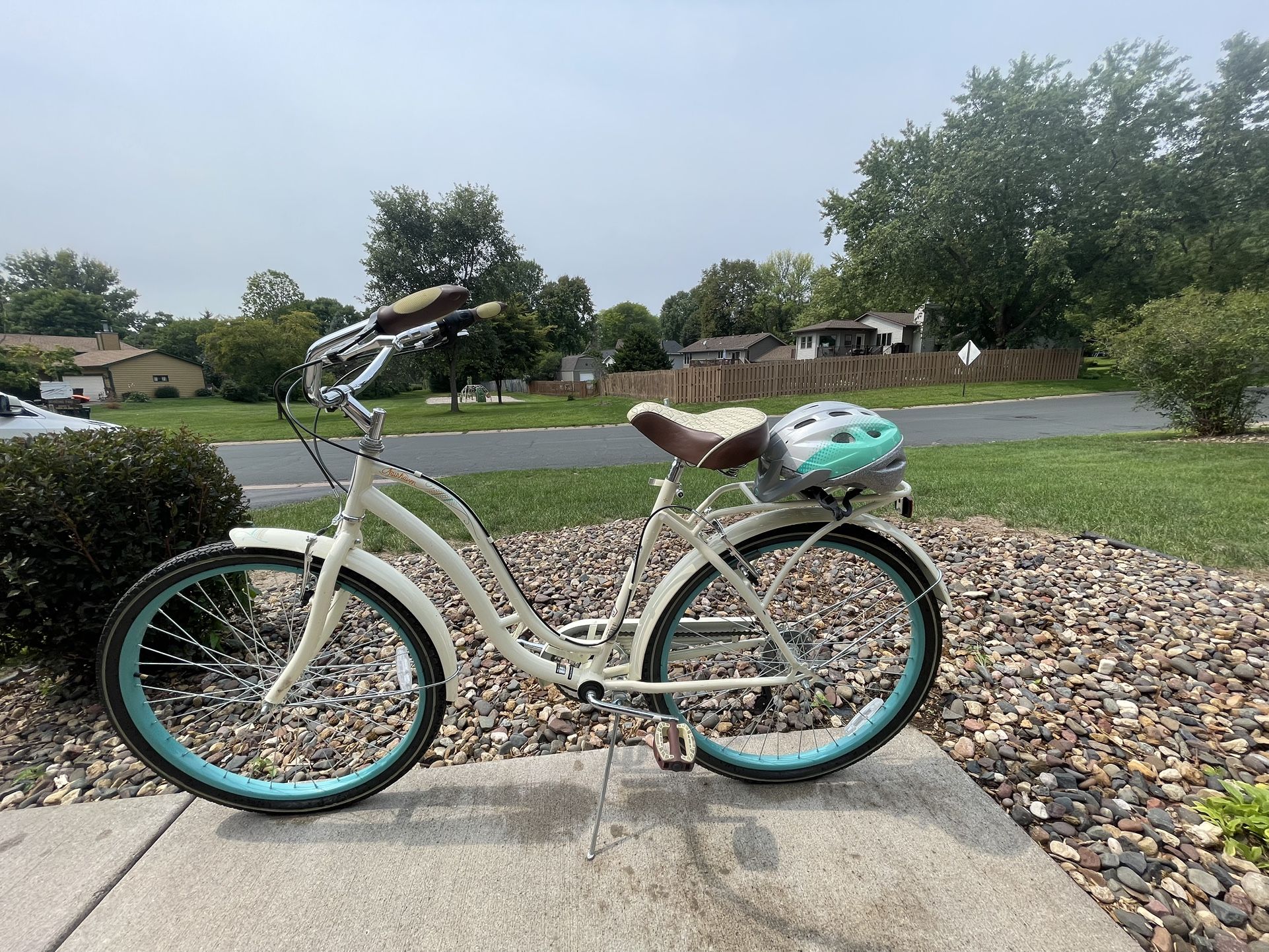 Like New Schwinn Ladies Bicycle