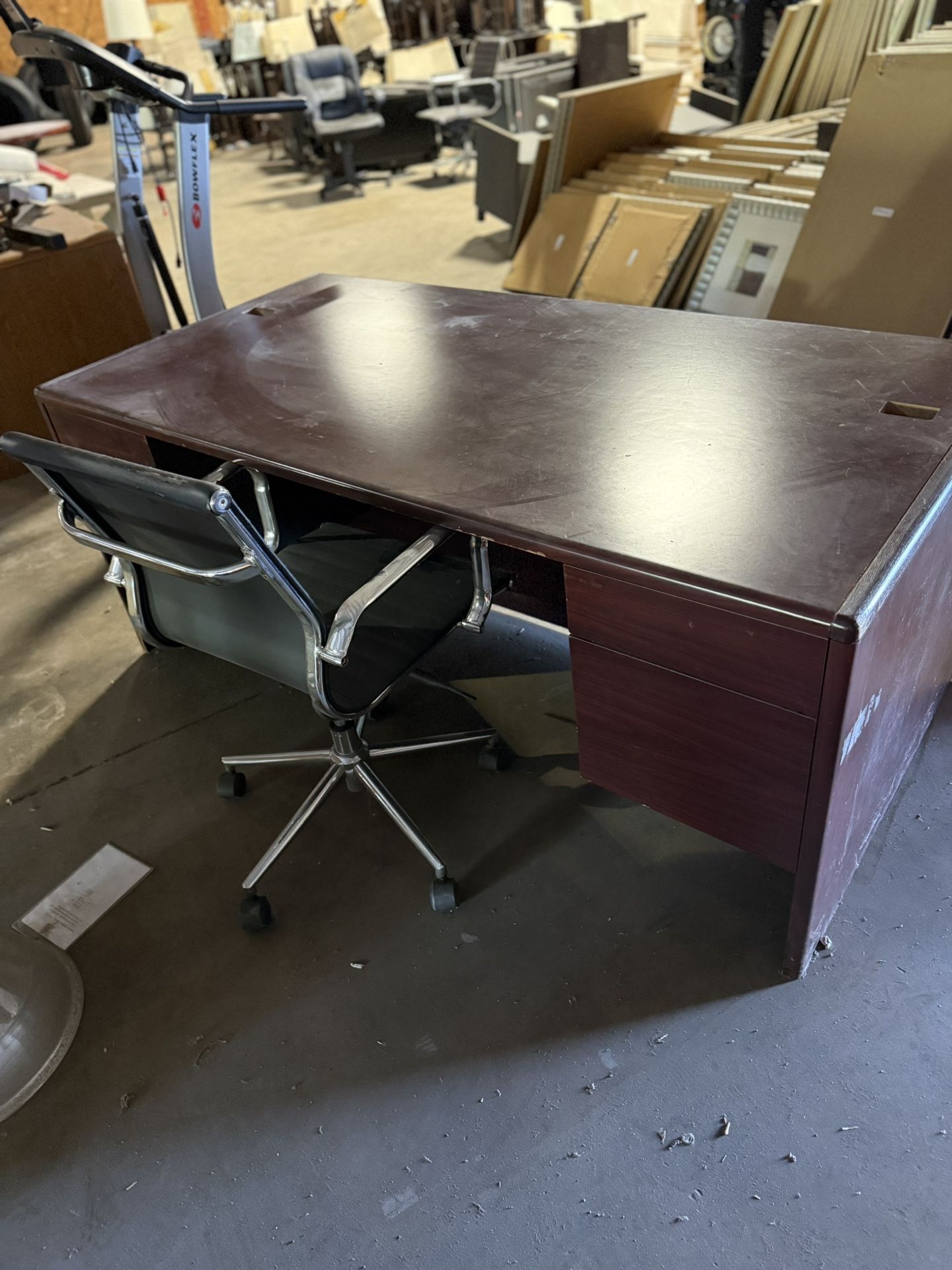 Lard Desk And Chair