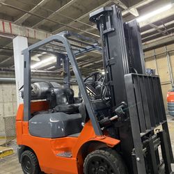 TOYOTA M7 forklift for sale 5500 lb 