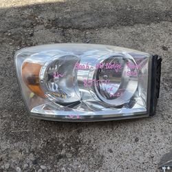 2006-08 Dodge Ram 1500 right headlight