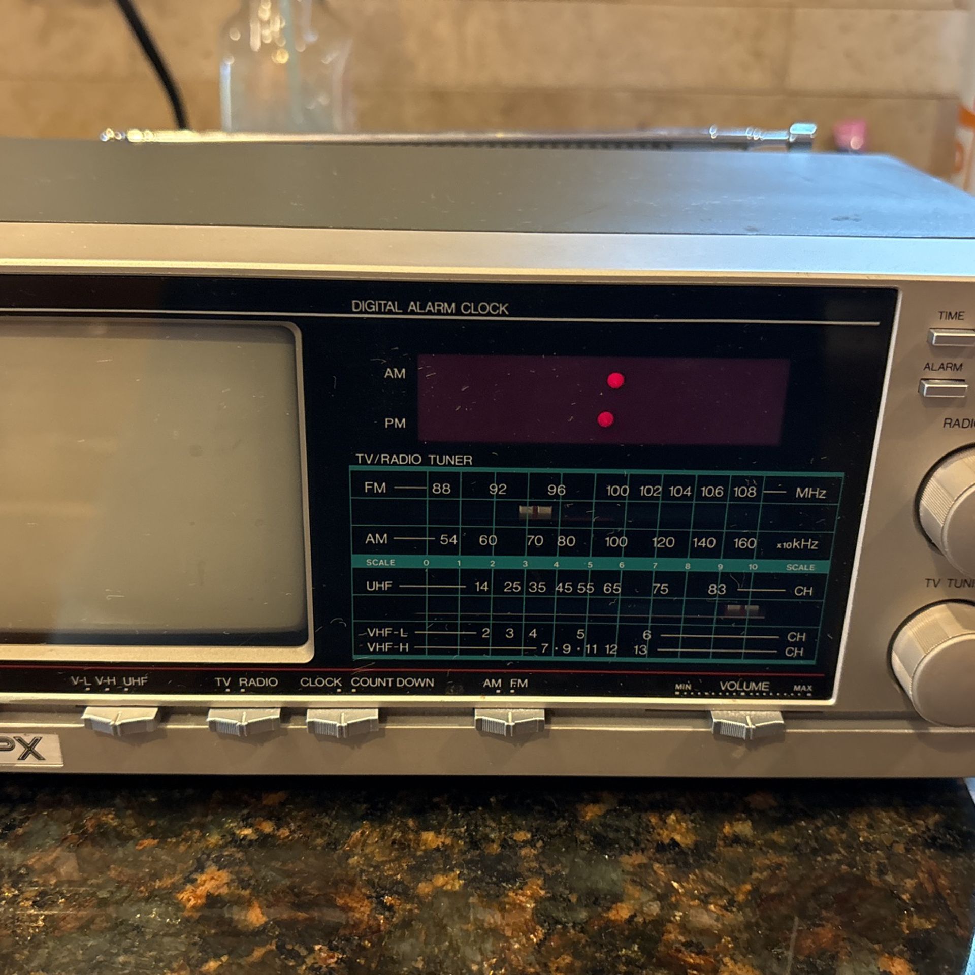 Gpx Kitchen Companion Tv Radio Clock Model Tv Two