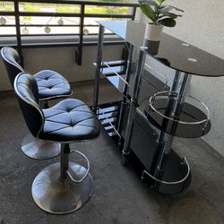 Indoor/outdoor bar with 2 stools $200