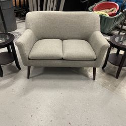 Love Seat With 2 Round End Table 