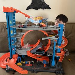Hot wheels ultimate garage with shark