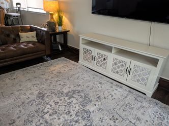 White and slate gray rug