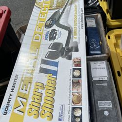 NEW 2 Metal Detectors - Bounty Hunter Sharp Shooter II 