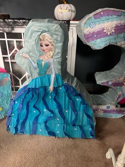 Elsa piñata