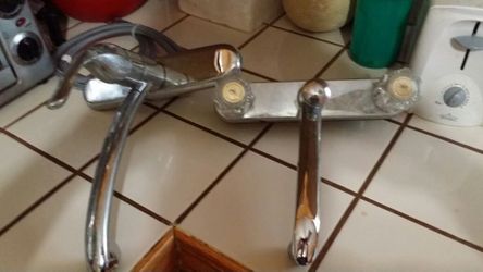 Kitchen faucets in working condition