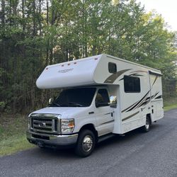 2019 Minnie Winnie 22M RV 