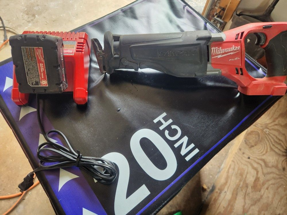 Great Condition
Milwaukee 18V SAWZALL
Including 1 battery and 1 charger