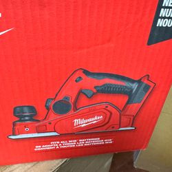 Milwaukee M18 18V Lithium-lon Cordless 3-1/4 in. Planer (Tool-Only)