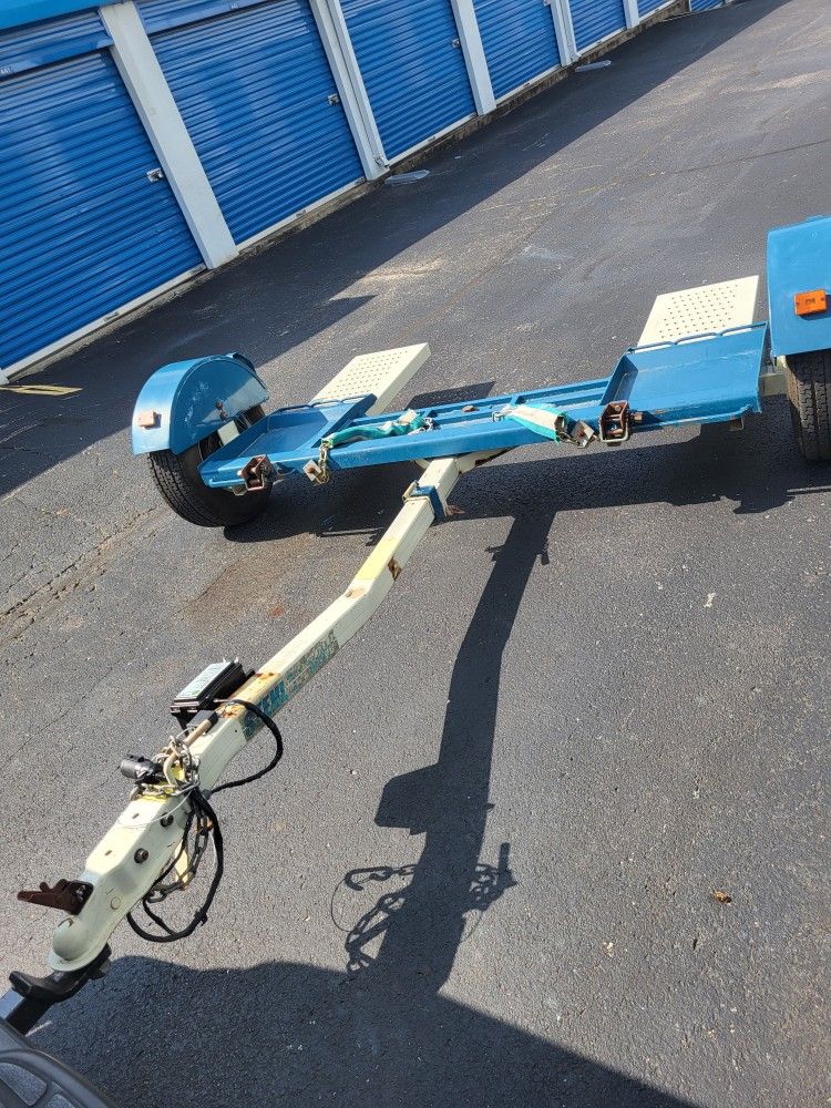 Dolly with electric brakes, has invoice