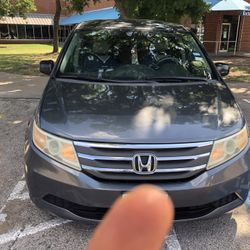 Honda  Odyssey’   2012 Titulo azul    95 Mil Millas,.,.,.,.,ableme 214:229:2147