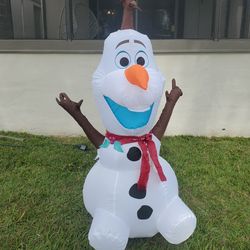 2021 Olaf Inflatable 