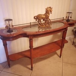 ENTRYWAY TABLE  / CONSOLE HALL TABLE.  ( ANTIQUE )